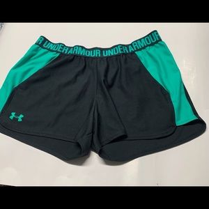 Under Armour short size L